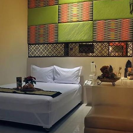 Metro House Hotell Surabaya Rom bilde