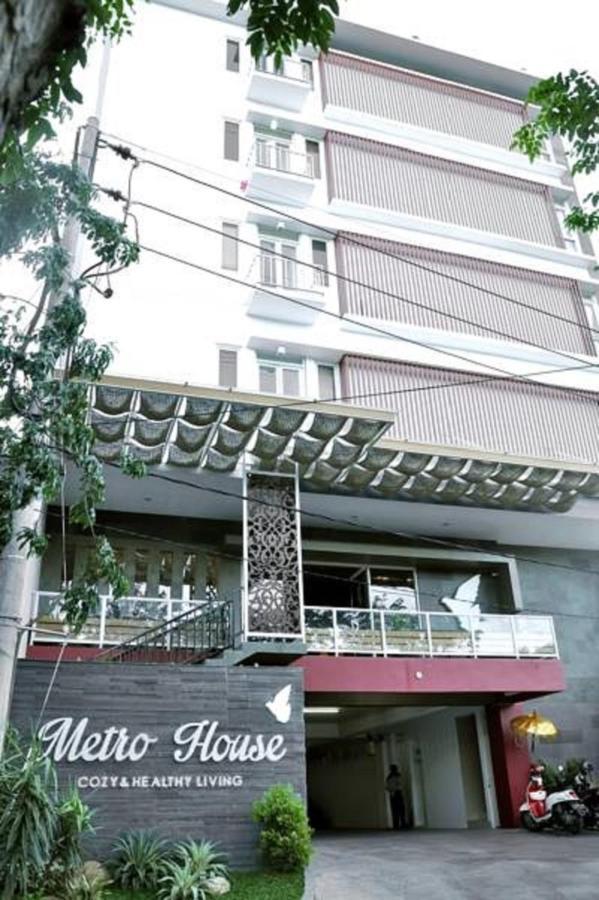 Metro House Hotell Surabaya Eksteriør bilde