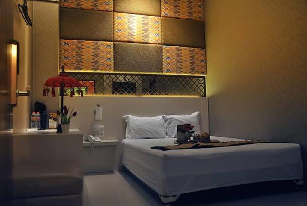 Metro House Hotell Surabaya Rom bilde