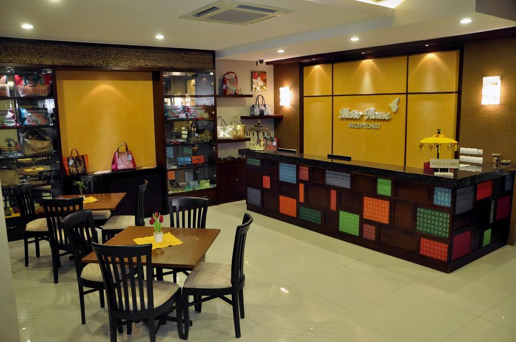 Metro House Hotell Surabaya Eksteriør bilde