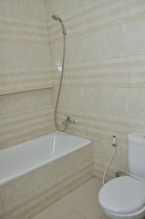 Metro House Hotell Surabaya Rom bilde