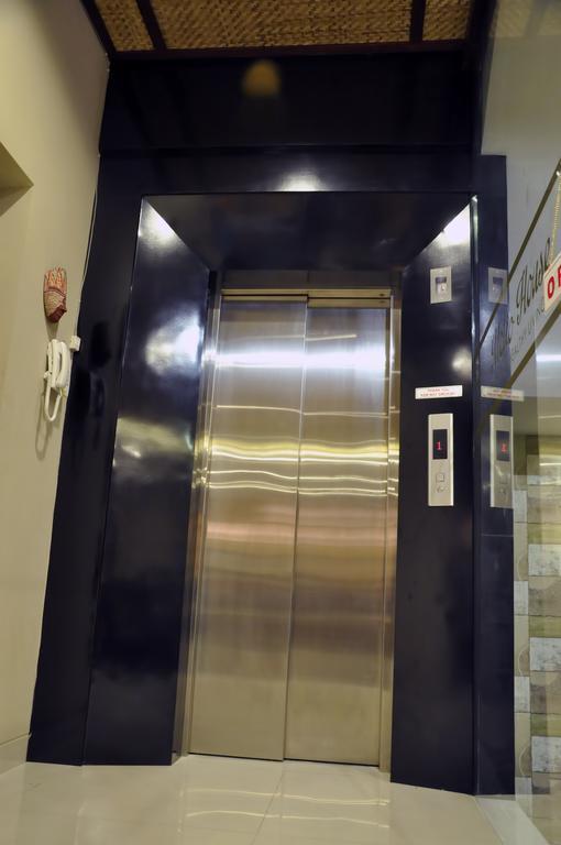 Metro House Hotell Surabaya Eksteriør bilde