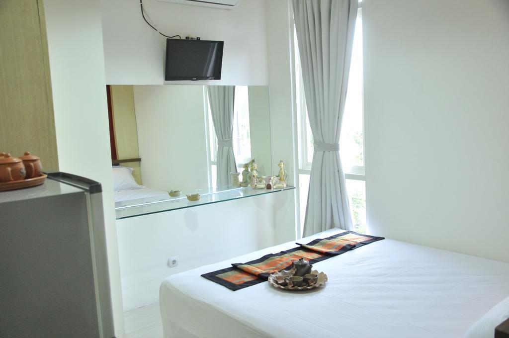 Metro House Hotell Surabaya Rom bilde