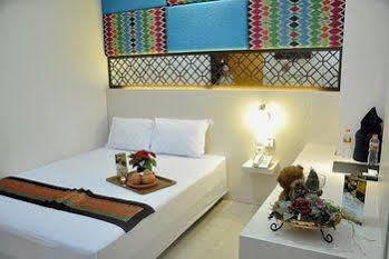 Metro House Hotell Surabaya Eksteriør bilde